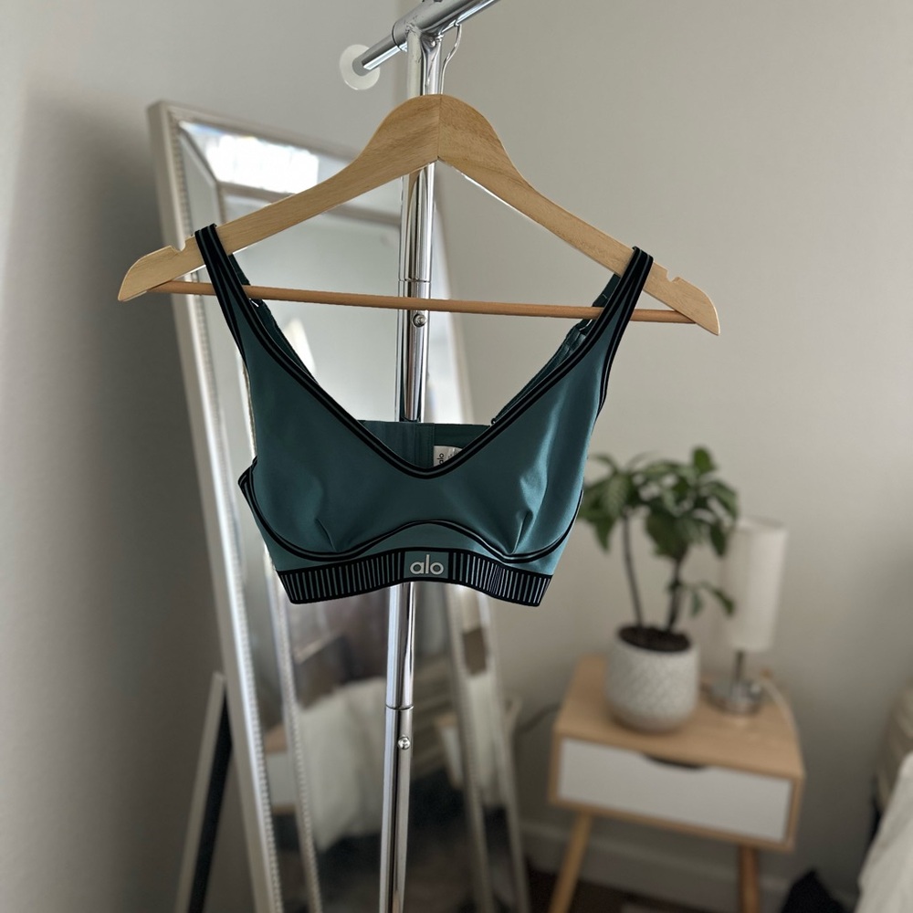 Alo l Ivy Leggings & Bra SET LIKE NEW - Picture 3 of 9